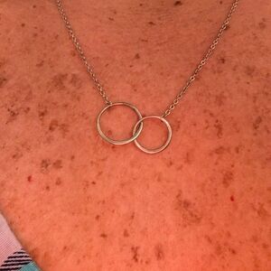 Elegant Silver Interlocking Circle Necklace